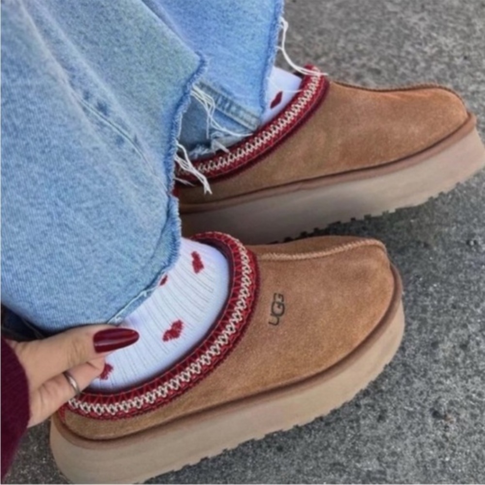 UGG Tazz Platform Slippers in Chestnut